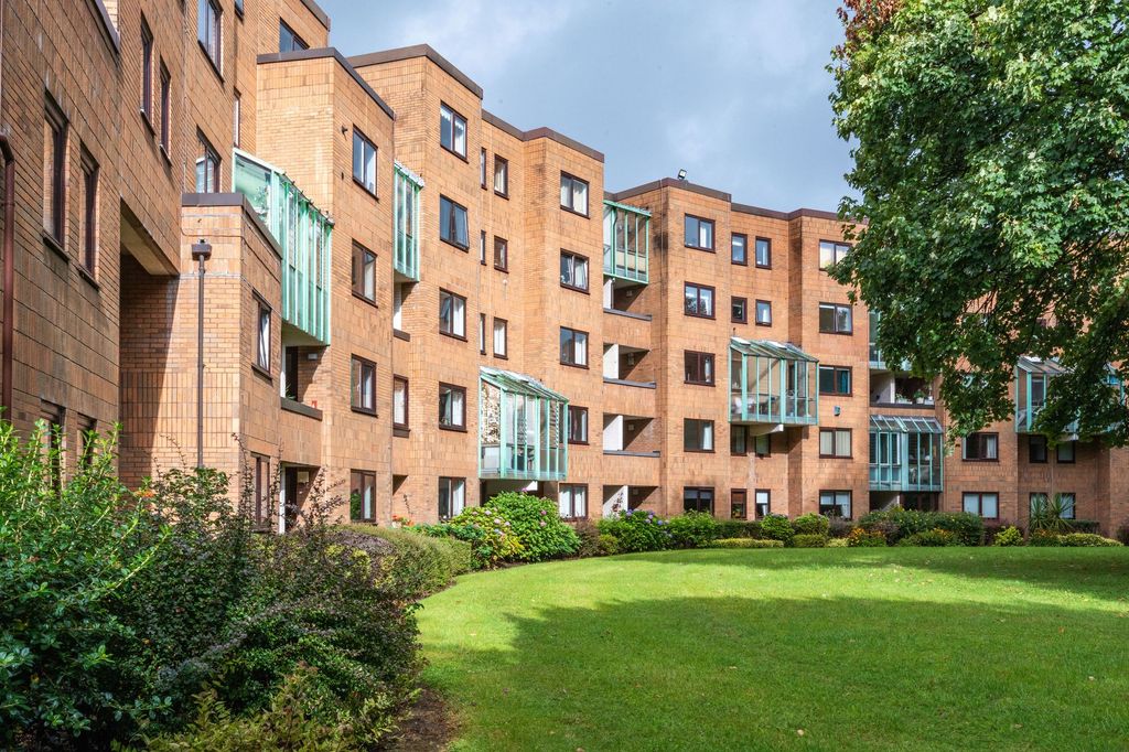 2 bed flat for saleThe Crescent, Llandaff CF5