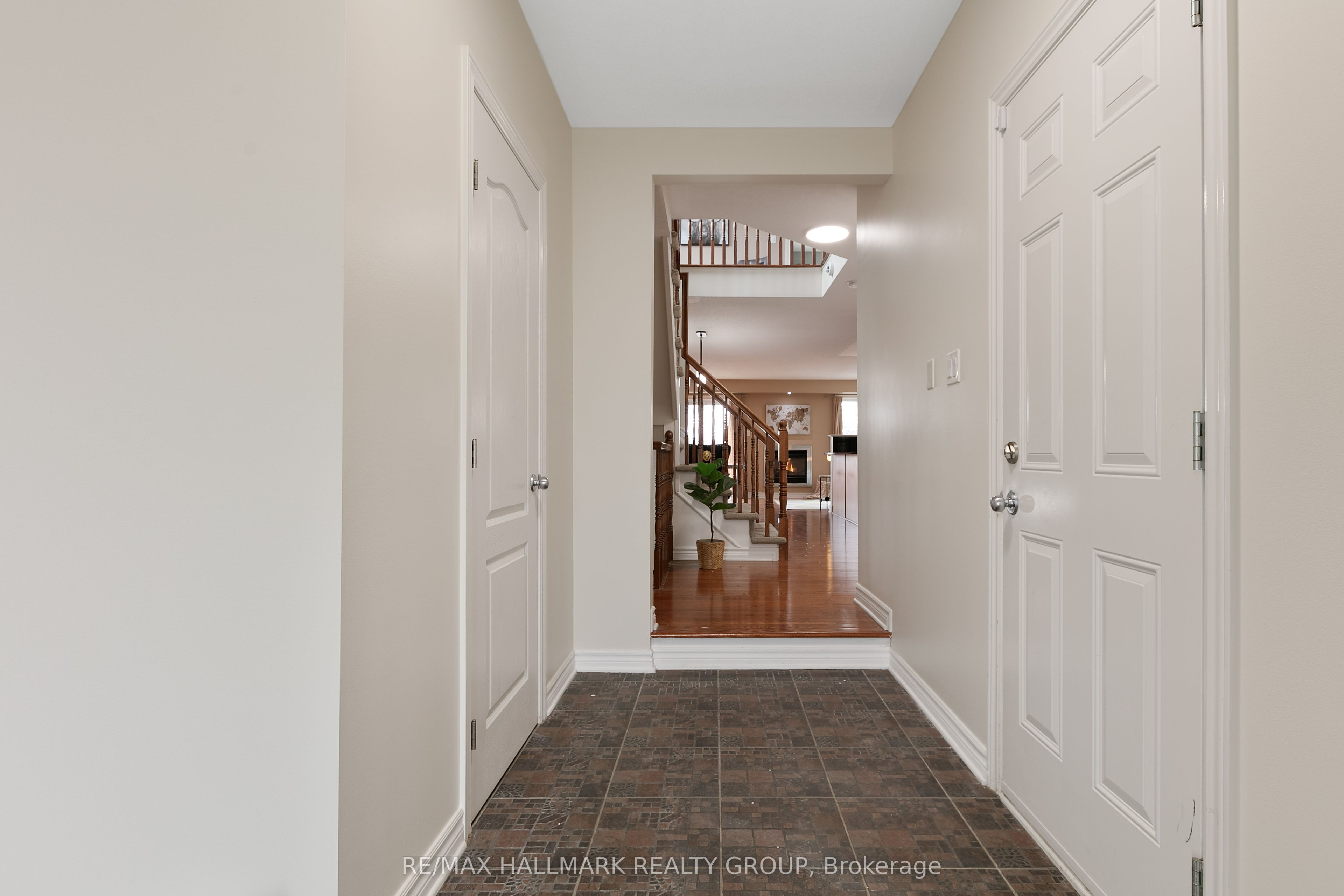 Additional image 2 of 4120 Kelly Farm Drive, Ottawa, ON, K1T 4J2