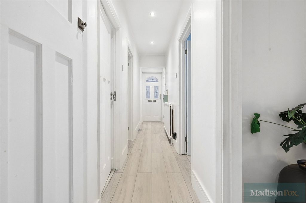 Additional image 3 of 2 bed maisonette for saleBuckhurst Way, Buckhurst Hill IG9