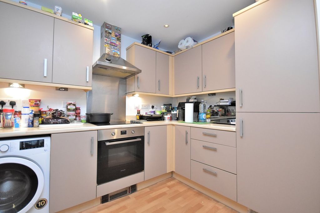 2 bed flat for saleStimpson Avenue, Northampton NN1 photo 3