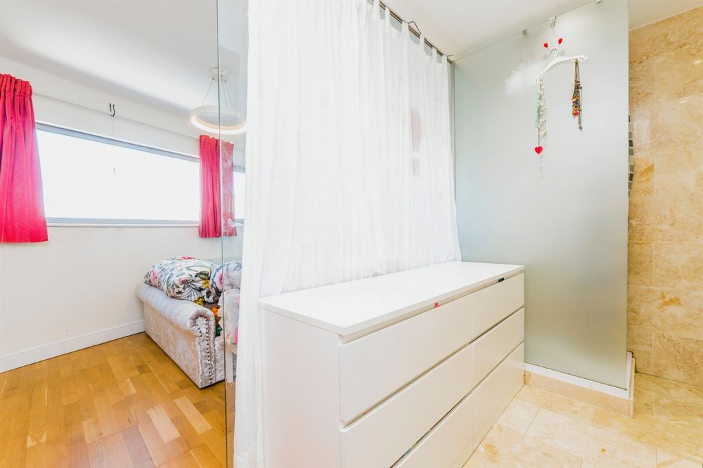 Additional image 10 of 3 bed flat for saleBute Terrace, Cardiff CF10
