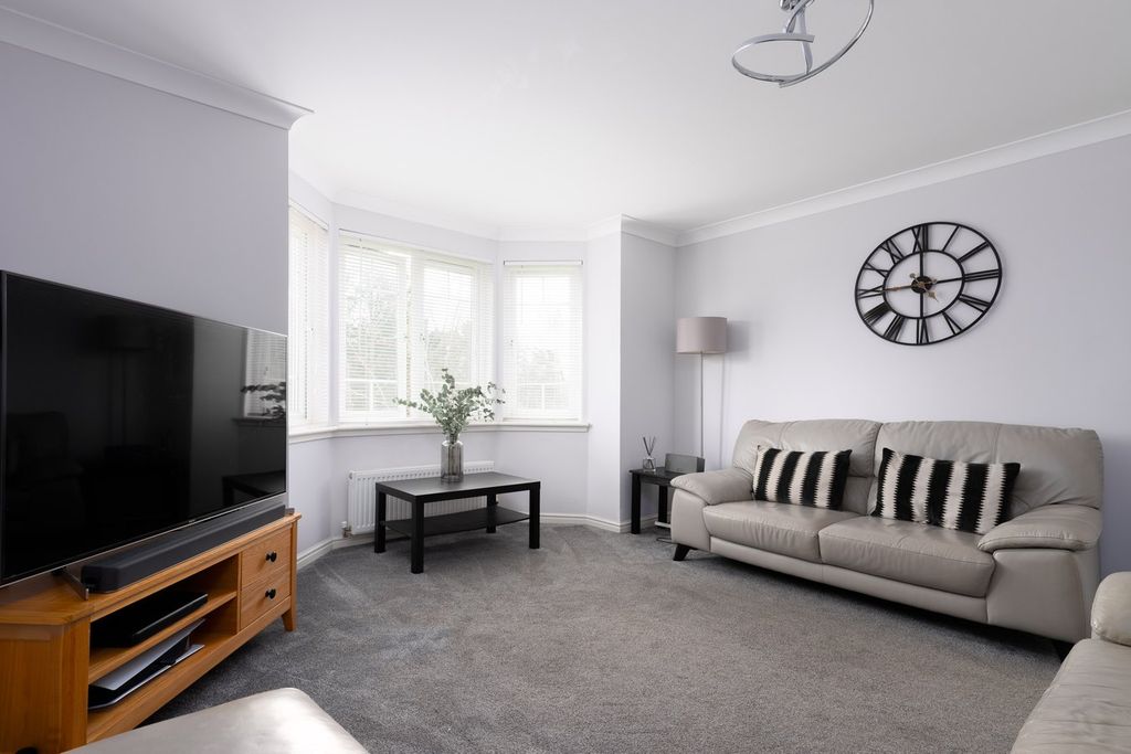 2 bed flat for saleMccormack Place, Larbert FK5 photo 4