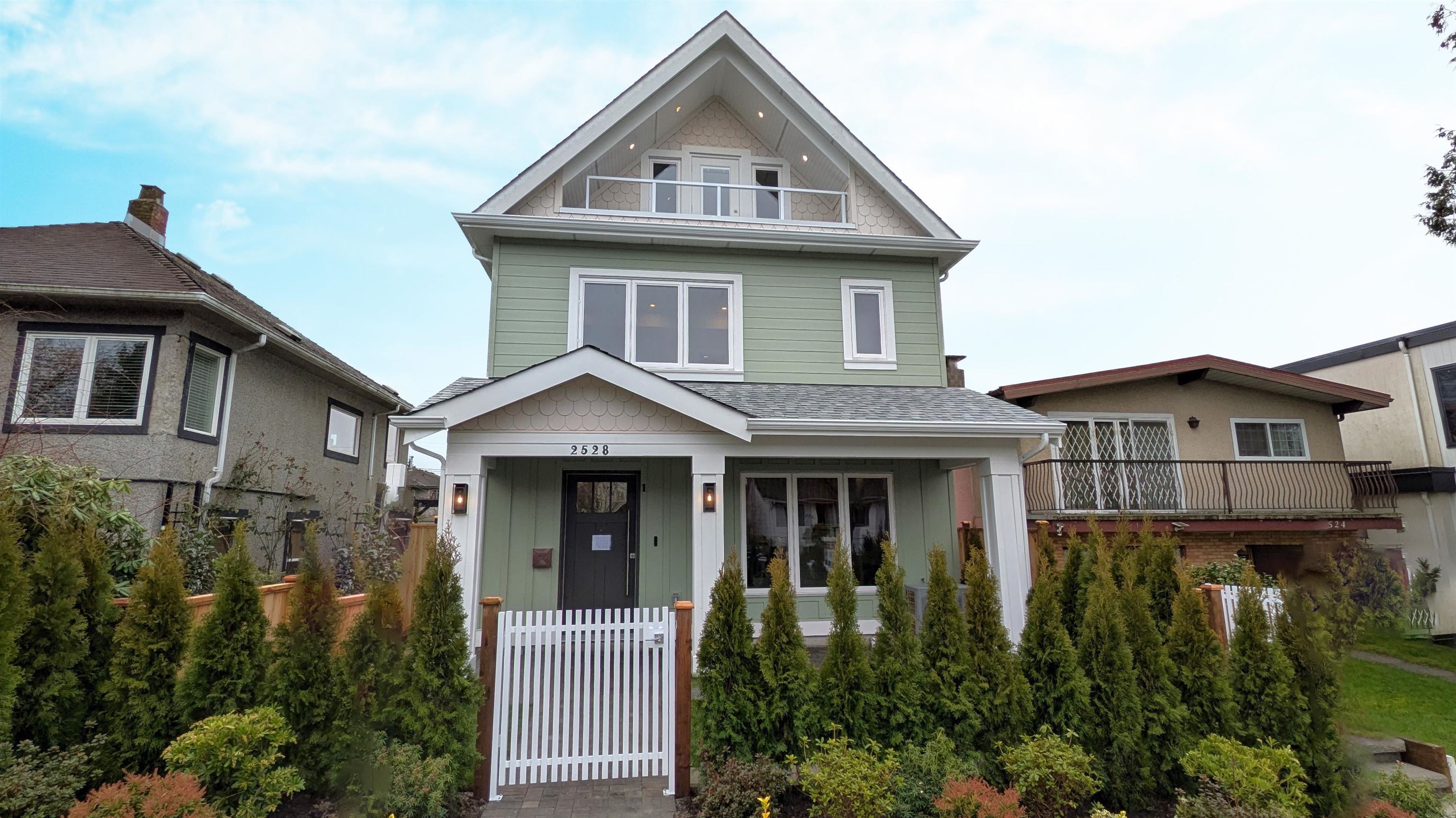 2-2528 Turner Street, Vancouver, BC, V5K 2E8