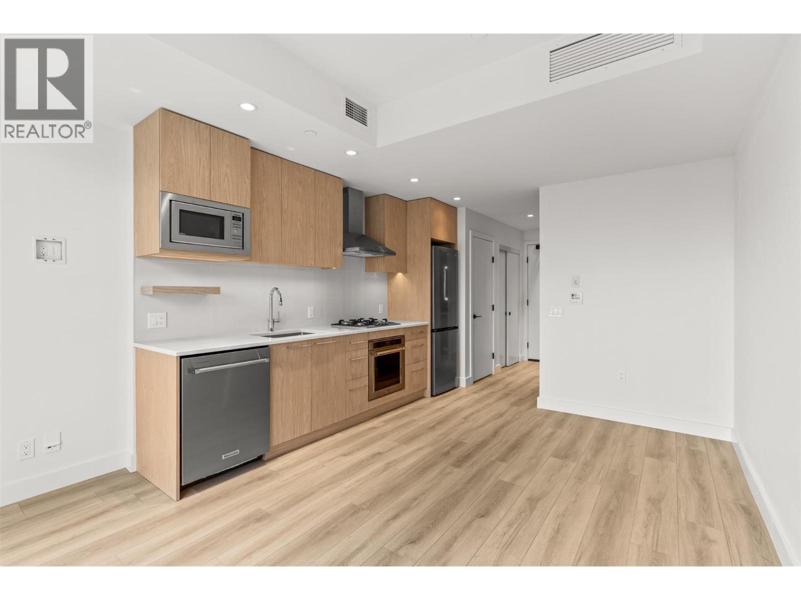 Additional image 5 of 204-3051 Abbott Street, Kelowna, BC, V1Y1G9