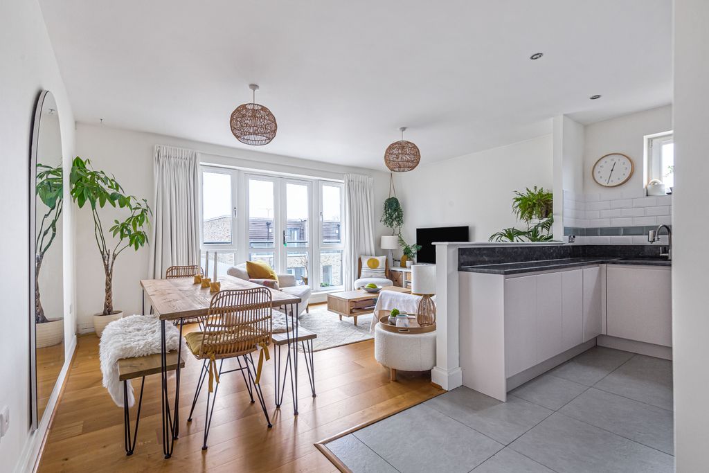 2 bed flat for saleScholars Walk, Cambridge CB4 photo 2