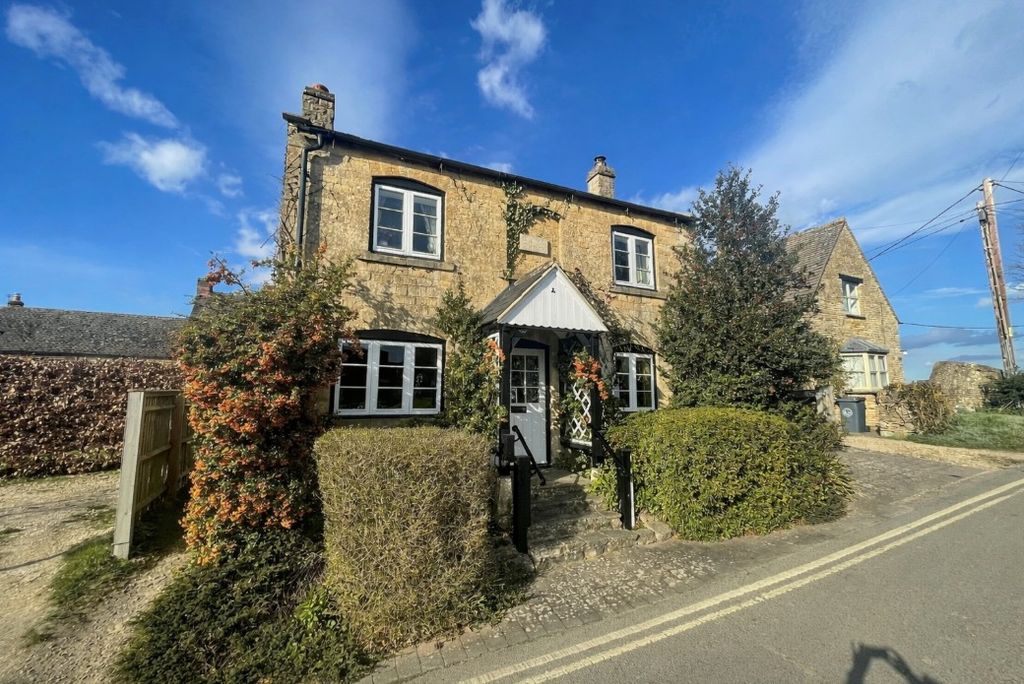3 bed detached house for saleChapel Lane, Enstone OX7