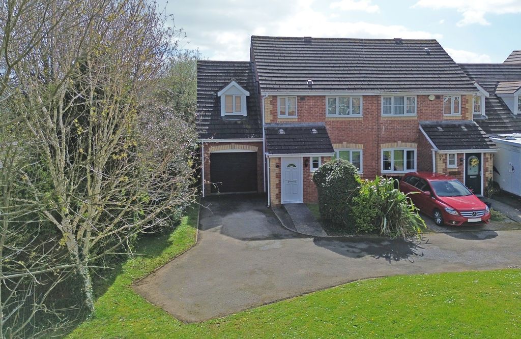 3 bed semi-detached house for saleLlewellyn Walk, Newport NP20