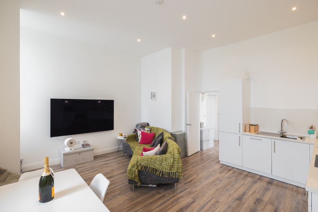 Additional image 11 of 3 bed flat for saleLa Pouquelaye, St. Helier, Jersey JE2