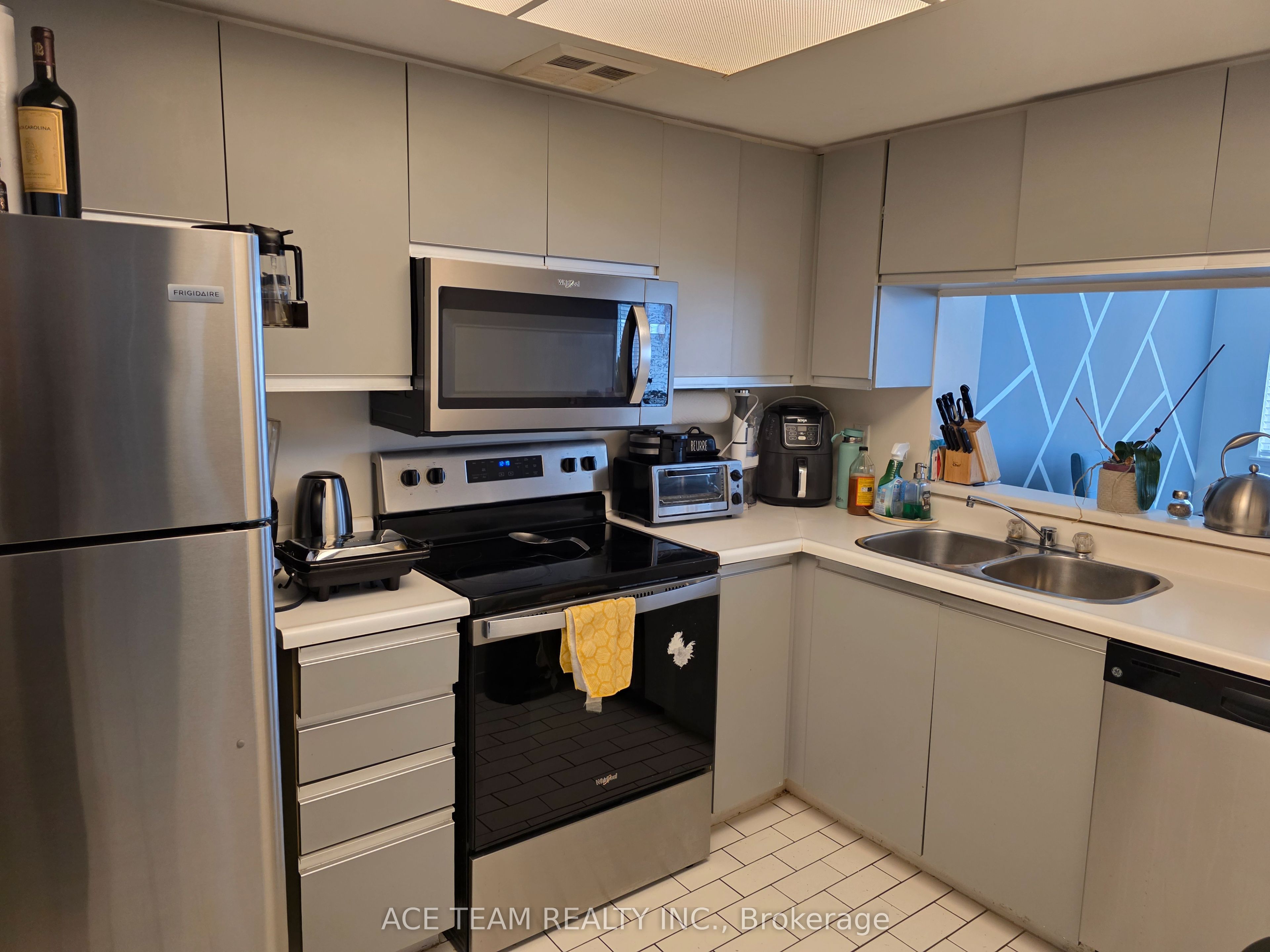 Additional image 2 of 1514-300 Webb Drive, Mississauga, ON, L5B 3W3