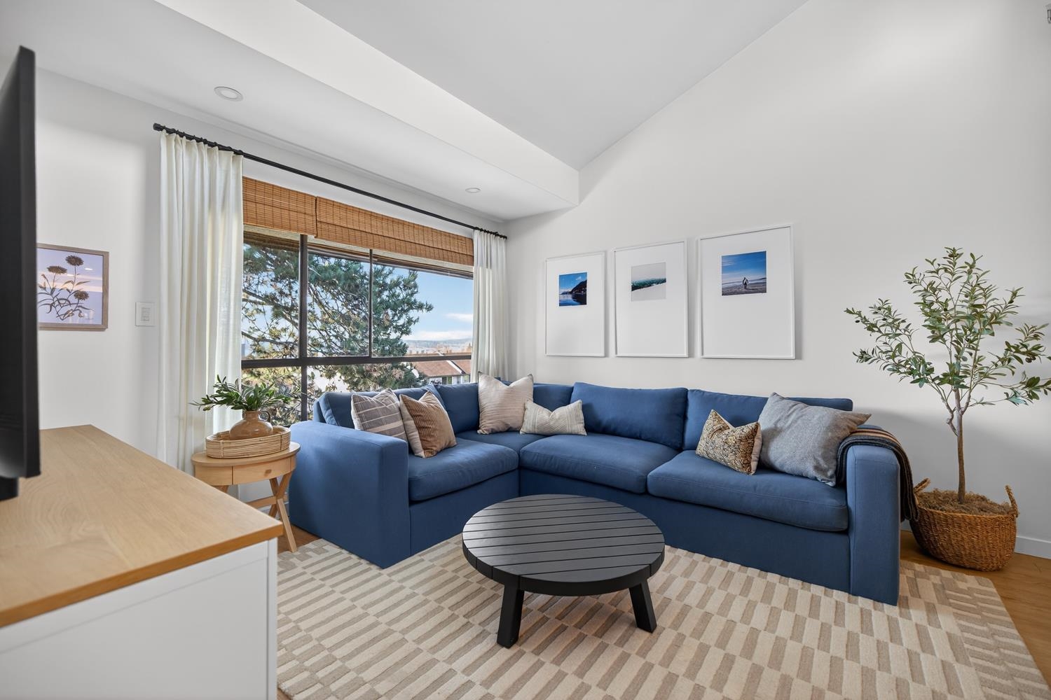 330-210 2nd Street W, North Vancouver, BC, V7M 1C6