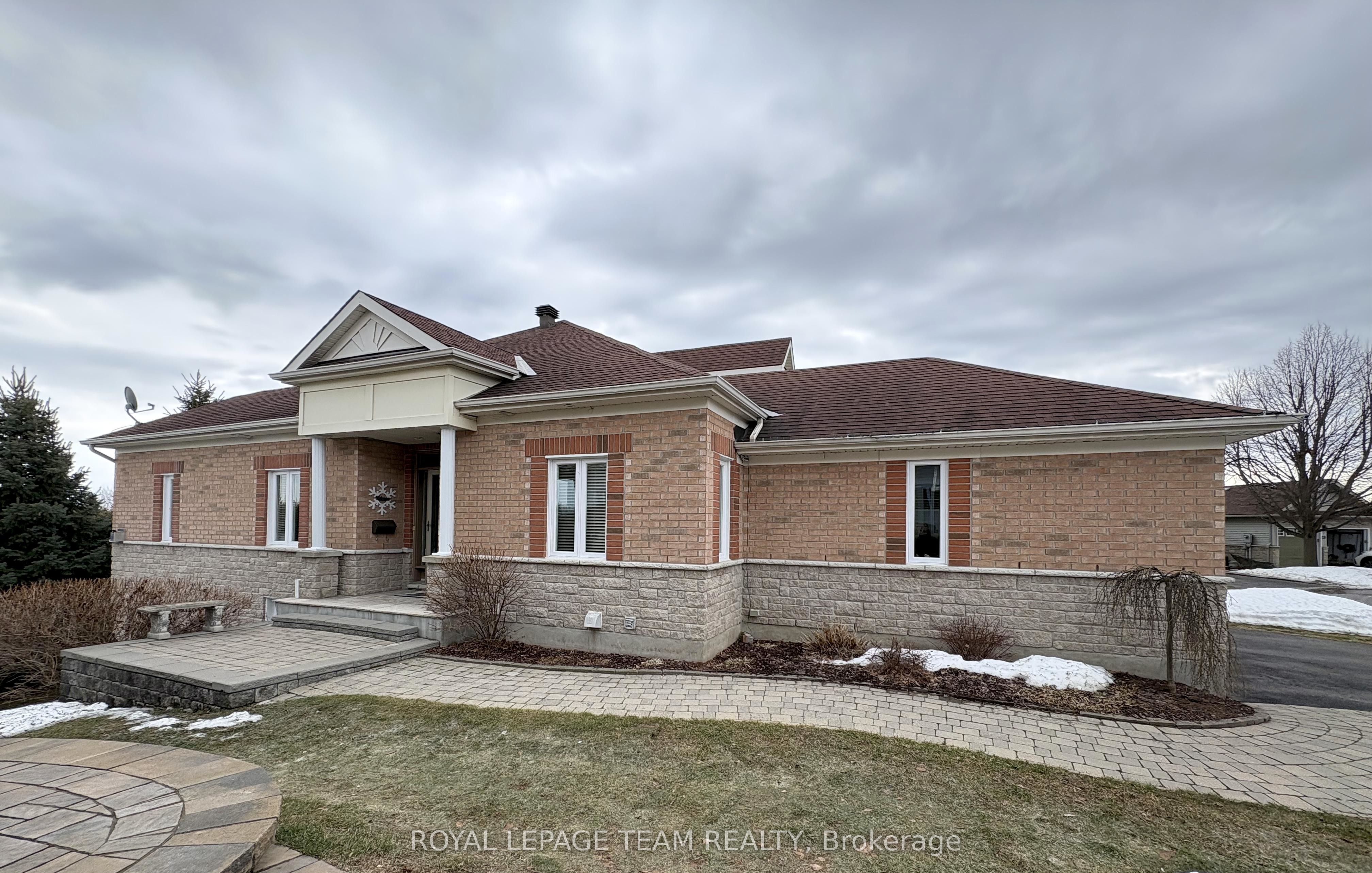 34 Goldora Private, Ottawa, ON, K2T 1K7