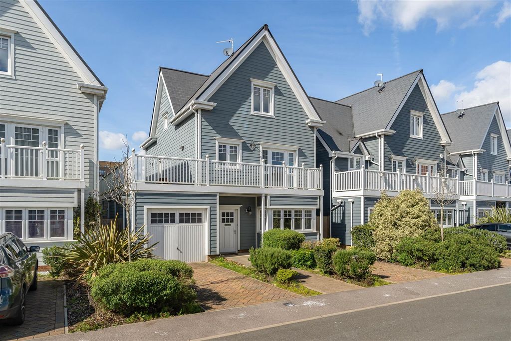 5 bed detached house for saleChamplain Street, Reading RG2