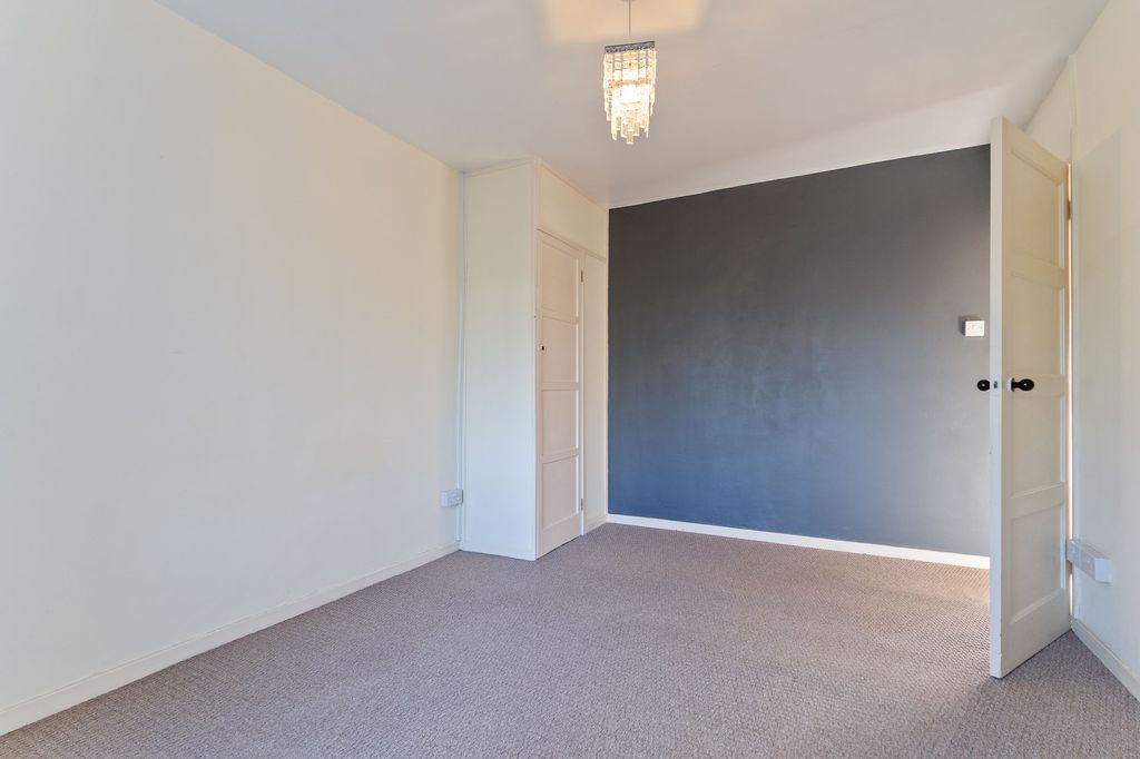 2 bed flat for saleNewport NP20 photo 5