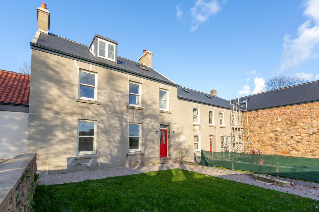 Additional image 6 of 4 bed semi-detached house for saleThe Farmhouse, La Porte, St Saviour JE2