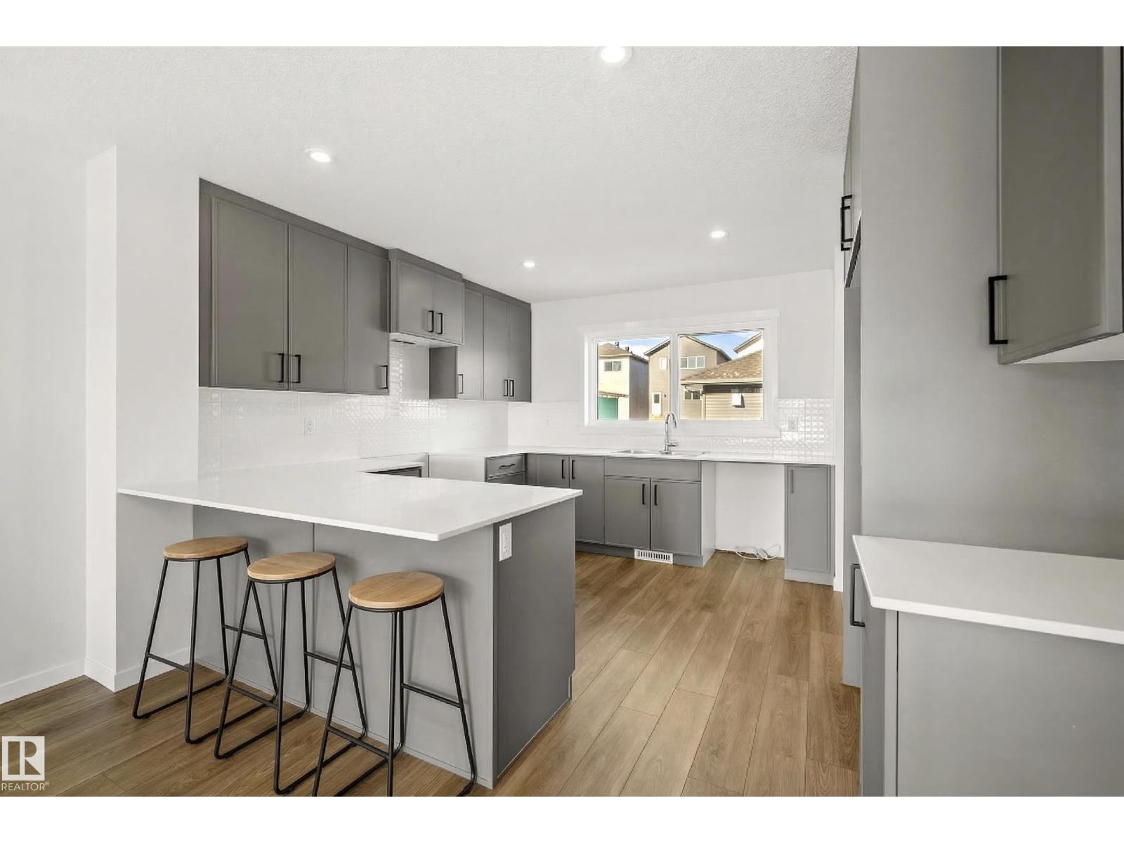 17666 69a Street NW, Edmonton, AB, T5Z0X8