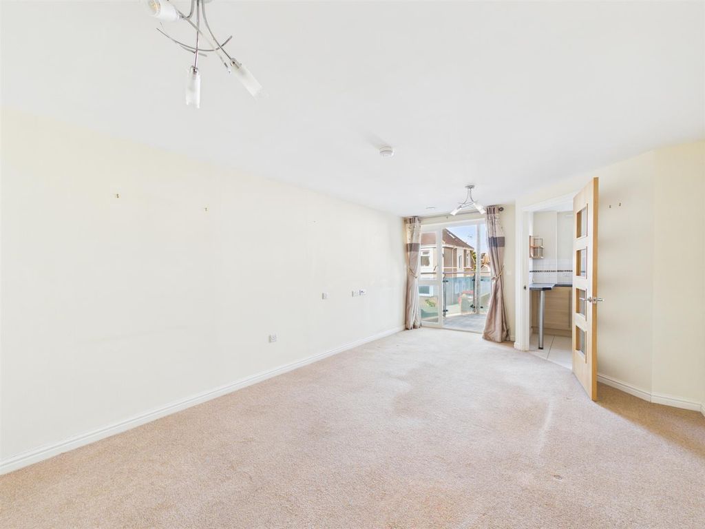 Additional image 3 of 2 bed flat for salePicton Avenue, Porthcawl CF36