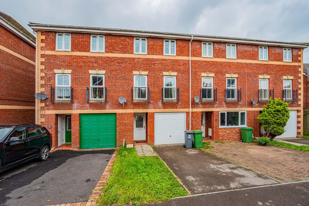 3 bed property for saleHeol Dewi Sant, Heath CF14