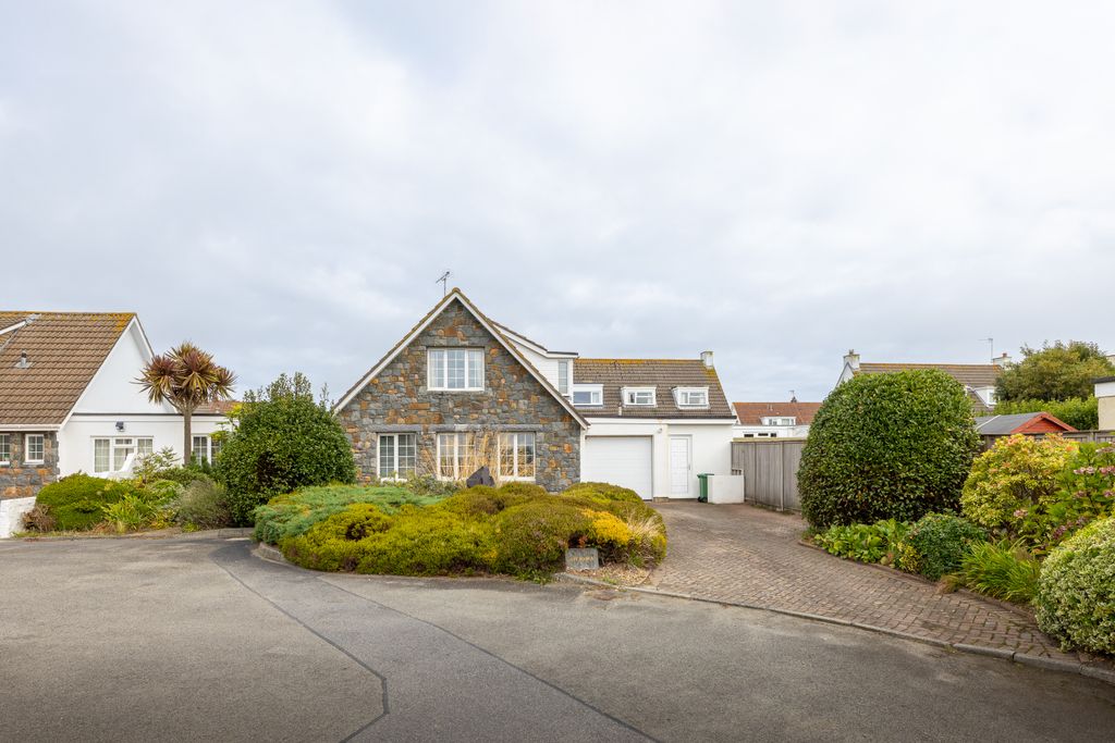 Additional image 3 of 3 bed semi-detached house for saleLe Long Trac, St. Martin, Guernsey GY4