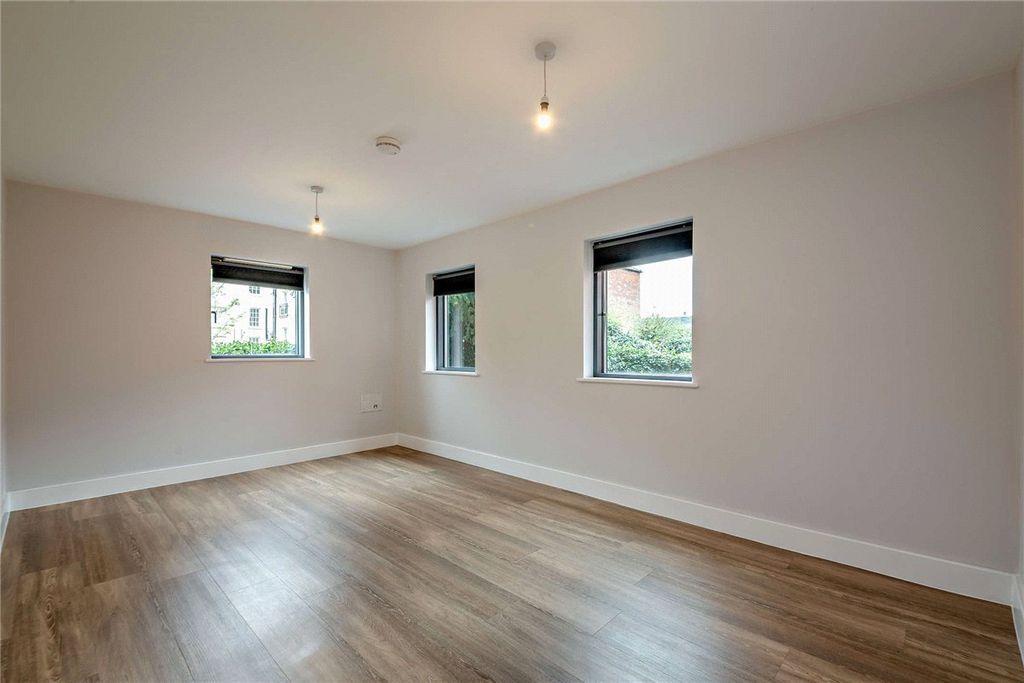 Additional image 4 of 2 bed flat for saleSt Marys Road, Newbury, Berkshire RG14