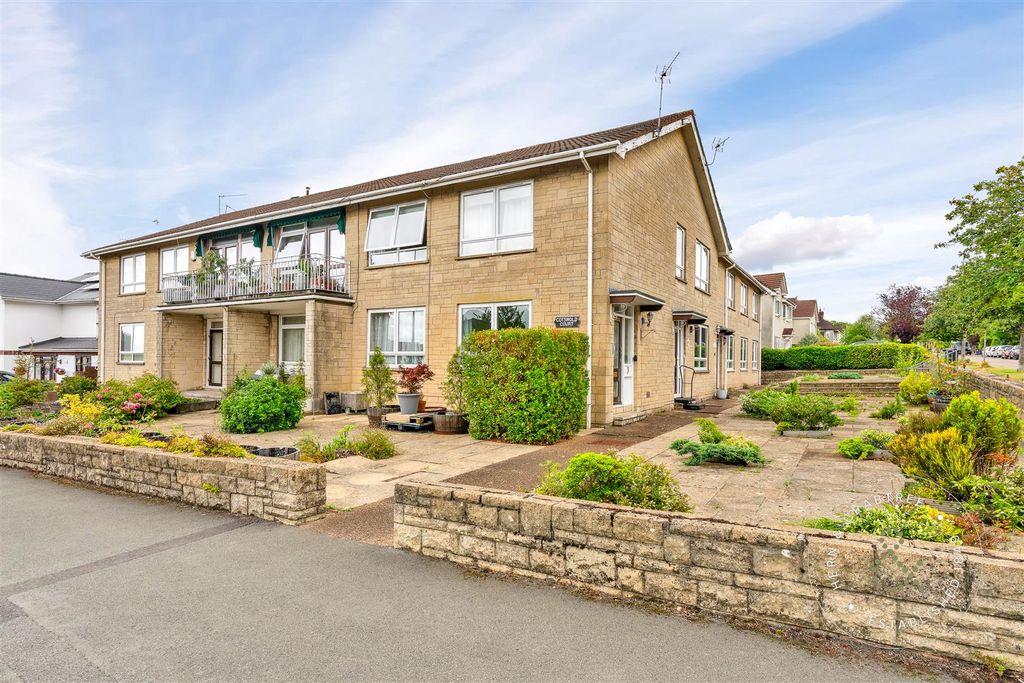 2 bed maisonette for saleCyncoed Place, Cardiff CF23