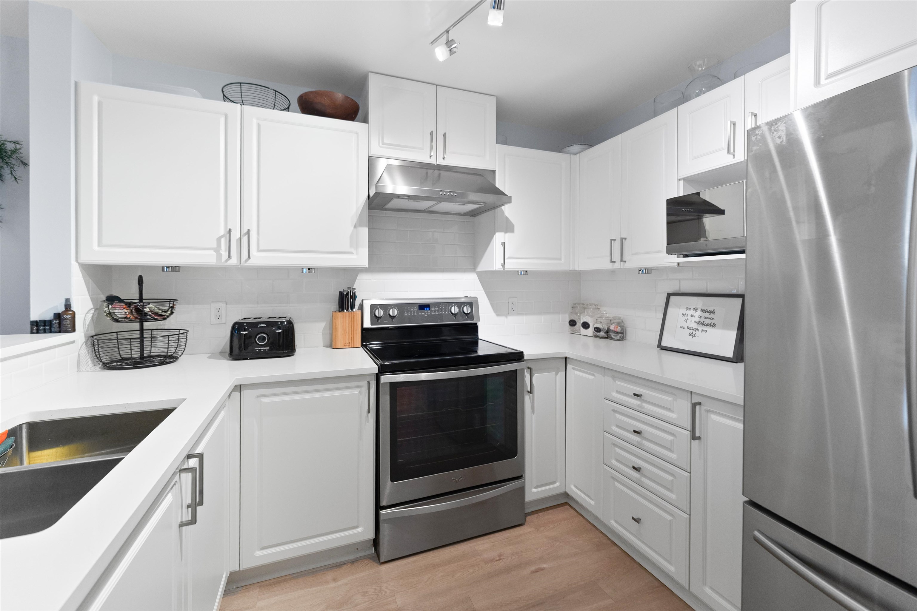 Additional image 4 of 304-137 17th Street W, North Vancouver, BC, V7M 1V5