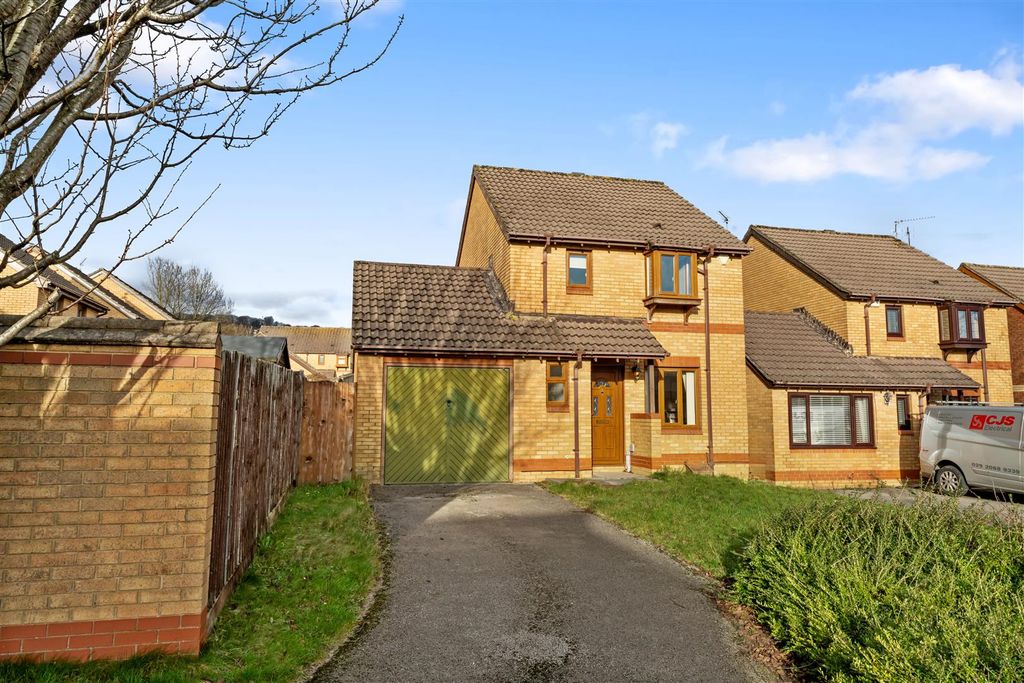 3 bed detached house for saleClos Y Fran, Cardiff CF14