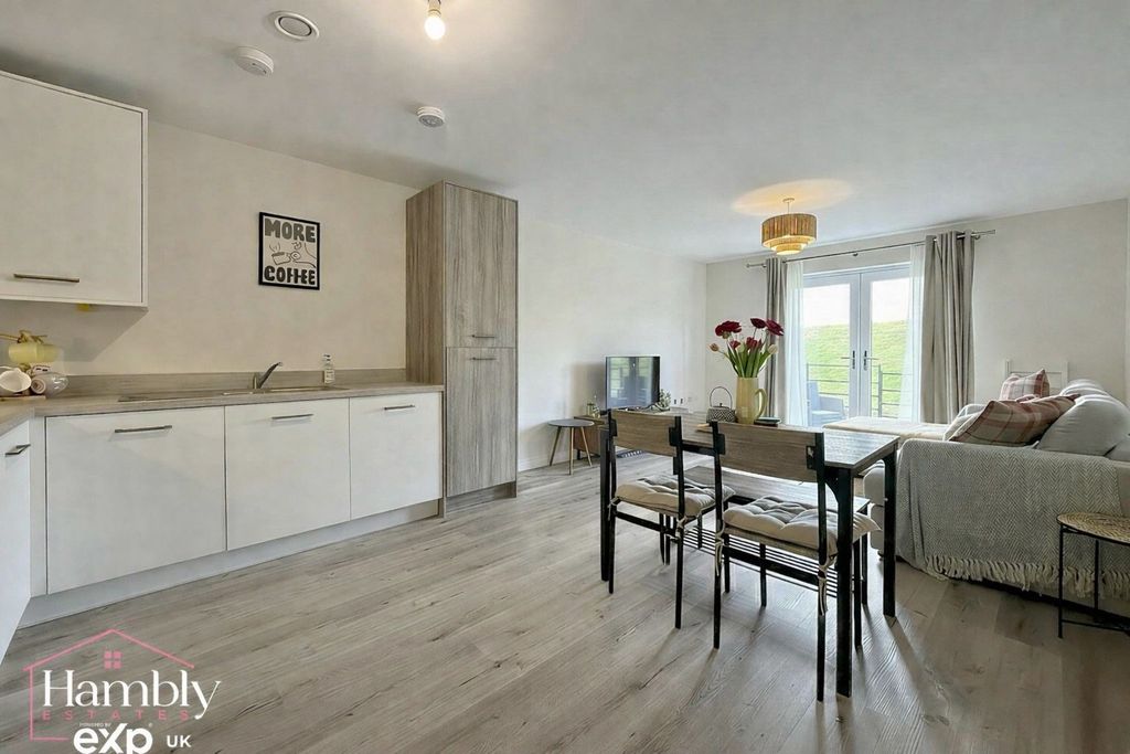 2 bed flat for saleClos Chwe Erw, St Fagans CF5