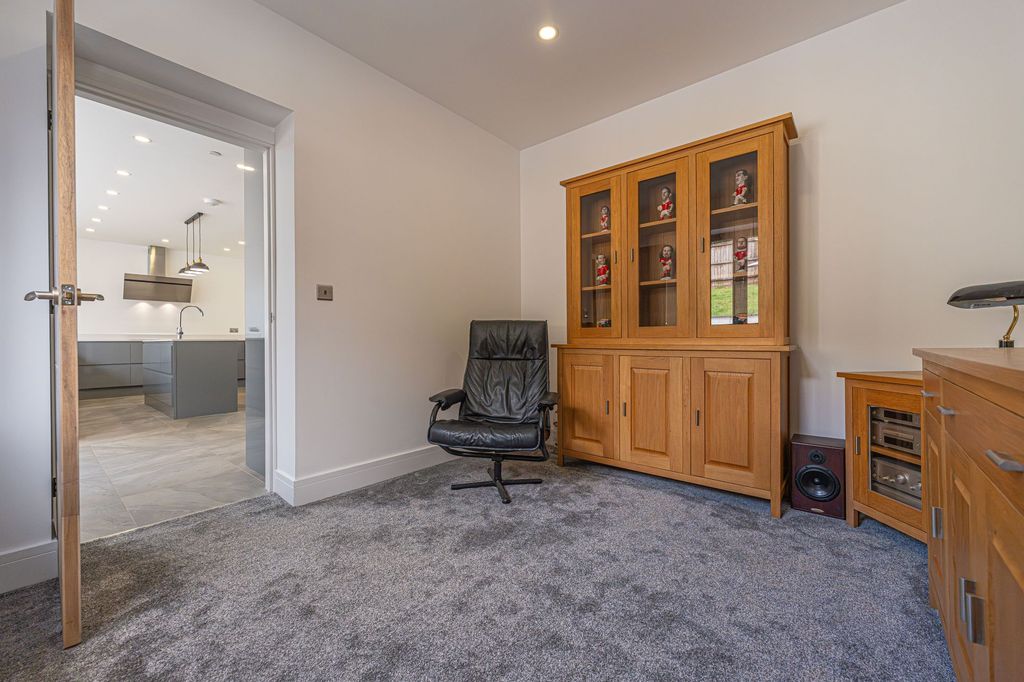 Additional image 10 of 4 bed detached house for saleRoyal Oak Hill, Christchurch NP18