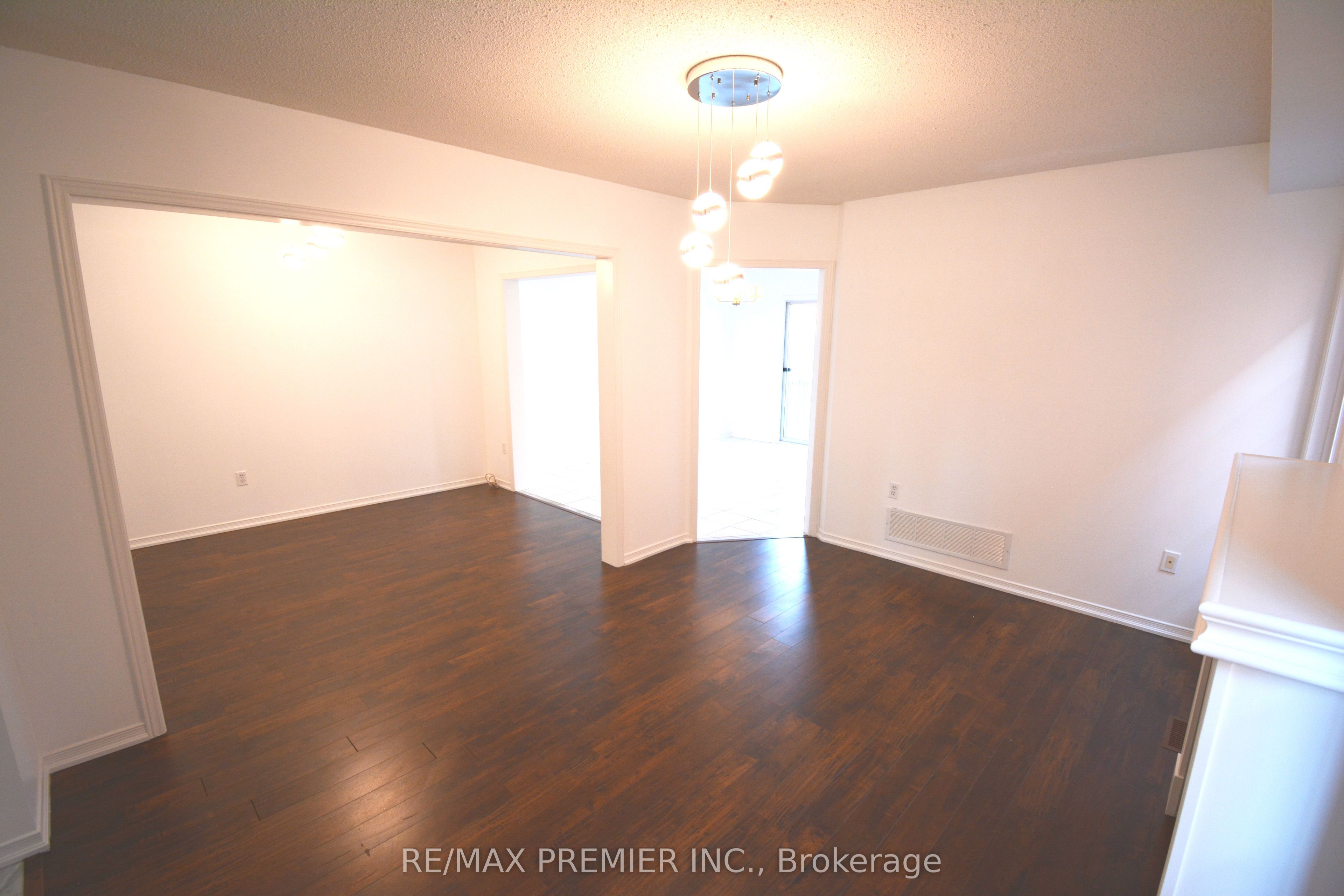 126 Pinedale Gate, Vaughan, ON, L4L 8X3 photo 3