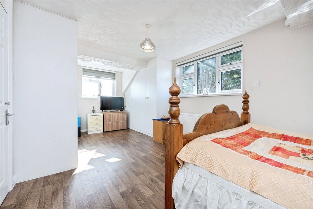 Additional image 20 of 8 bed detached house for saleGreen End Road, Bedford, Bedfordshire MK43