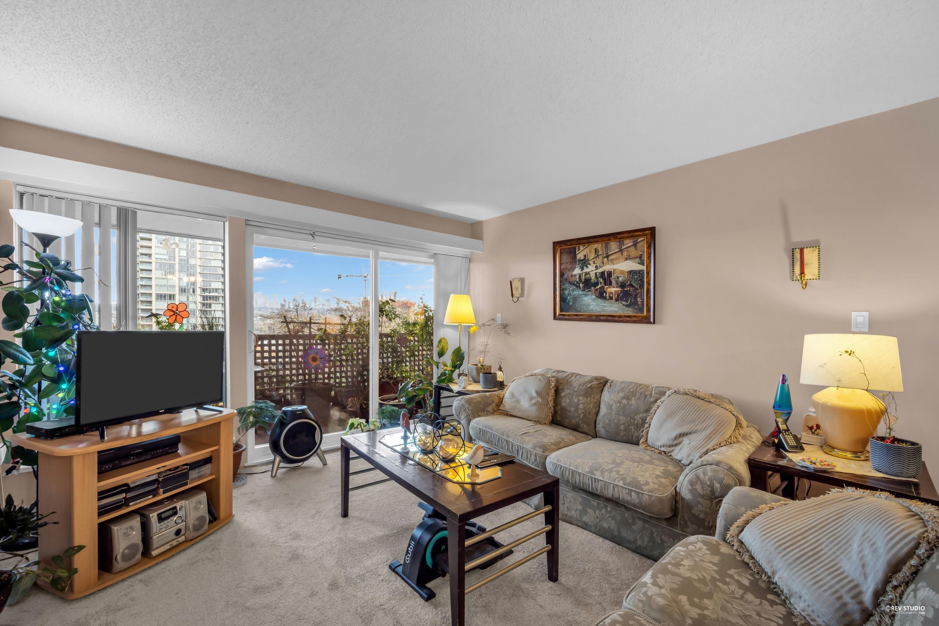 304-4941 Lougheed Highway, Burnaby, BC, V5B 4S6 photo 2