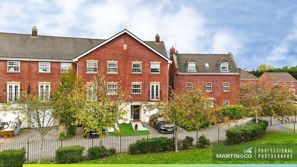 4 bed semi-detached house for saleCambrian Crescent, Marshfield CF3