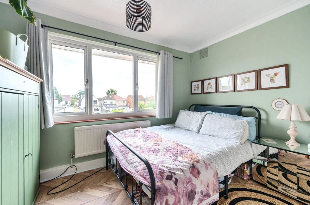 Additional image 10 of 2 bed flat for saleMawney Close, Romford RM7