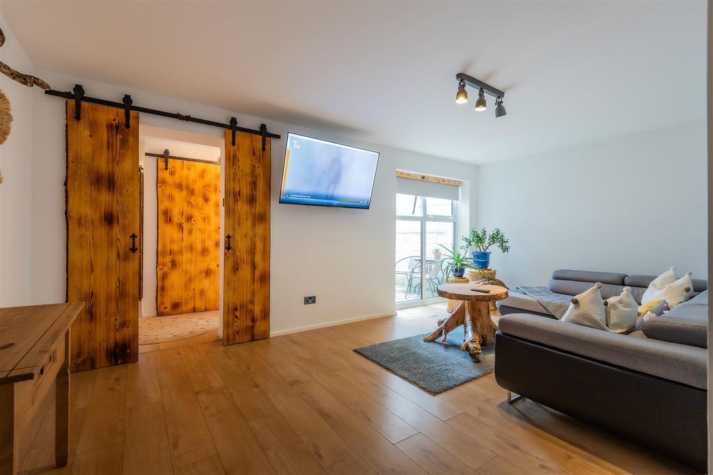 Additional image 16 of 3 bed flat for saleFitzhamon Embankment, Riverside, Cardiff CF11