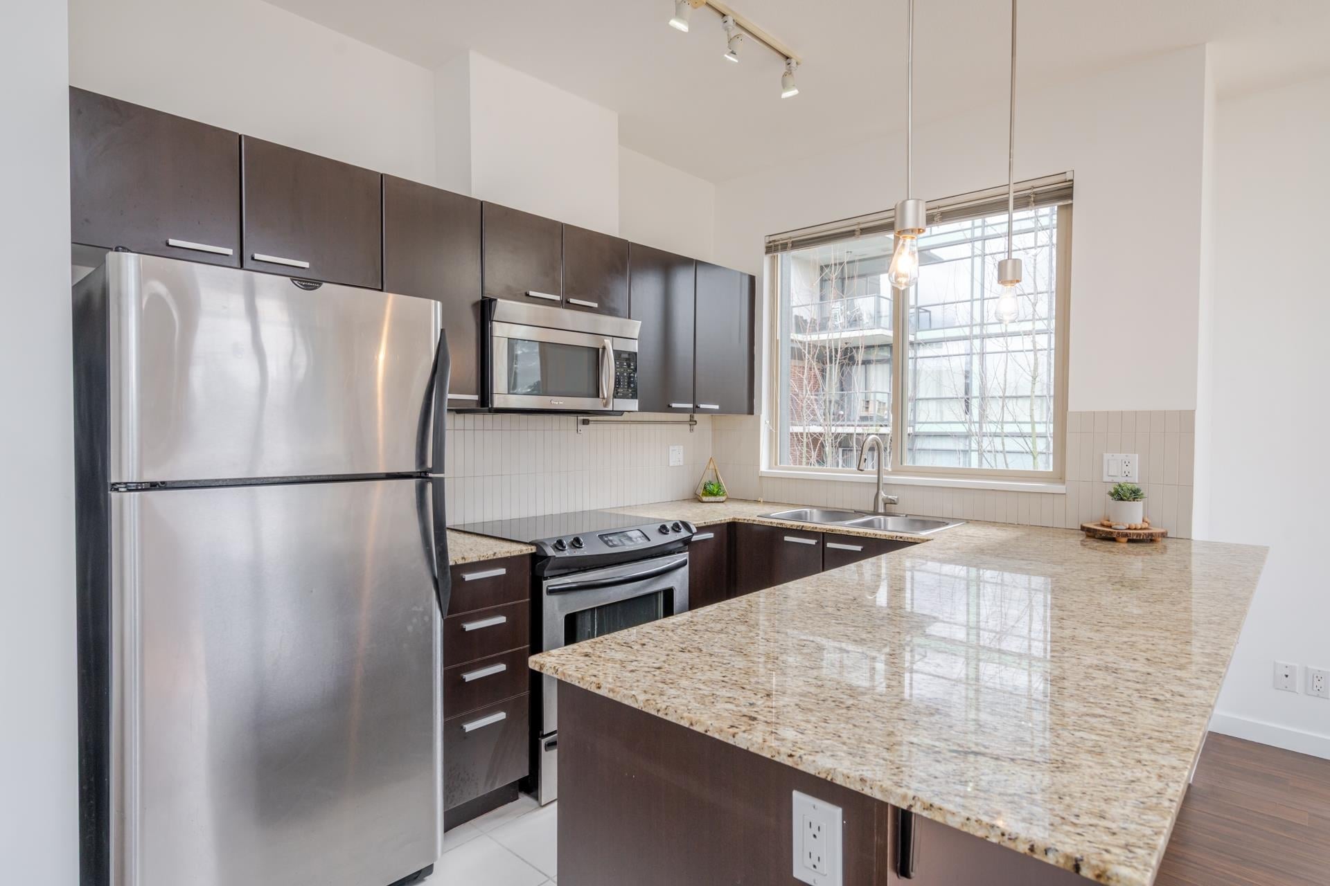 Additional image 2 of 405-10455 University Drive, Surrey, BC, V3T 0A5