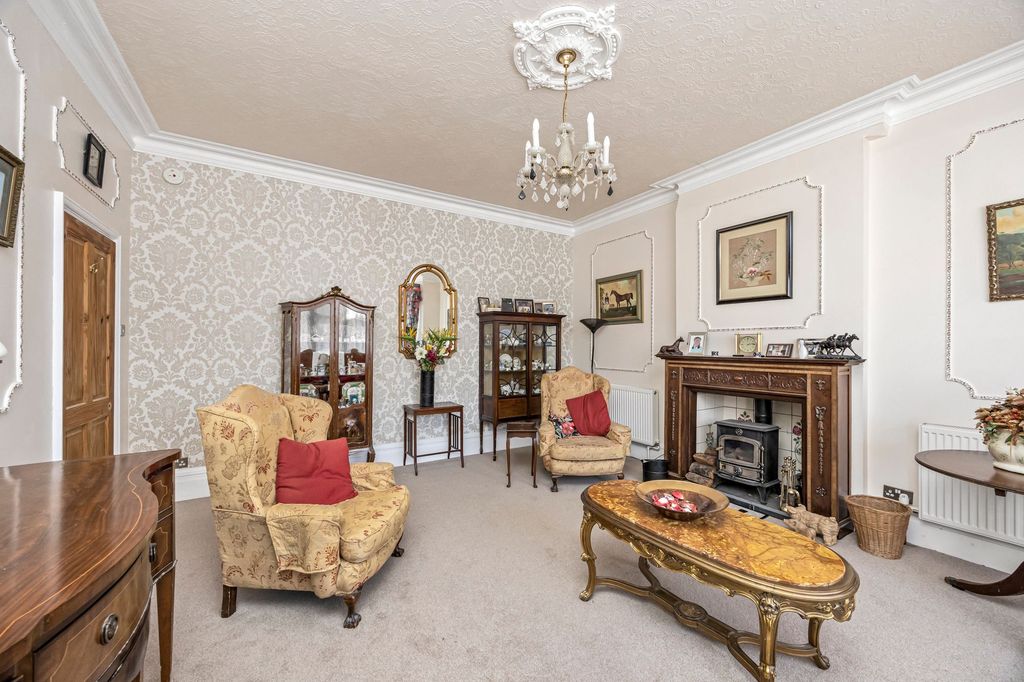 3 bed flat for salePrinces Square, Hove BN3 photo 4
