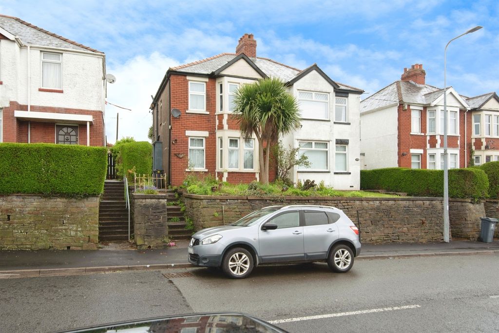 3 bed semi-detached house for saleWentloog Road, Rumney, Cardiff CF3