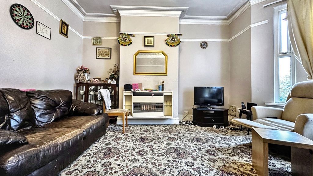 5 bed property for saleCorporation Road, Newport NP19