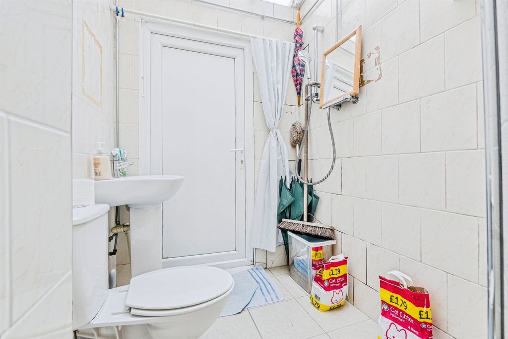 Additional image 16 of 4 bed end terrace house for saleMackintosh Place, Roath, Cardiff CF24