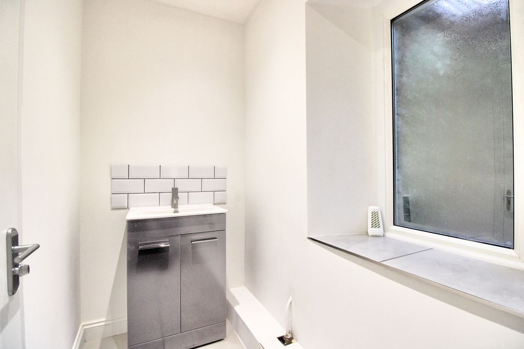 Additional image 15 of 4 bed town house for saleClyffard Crescent, Newport NP20