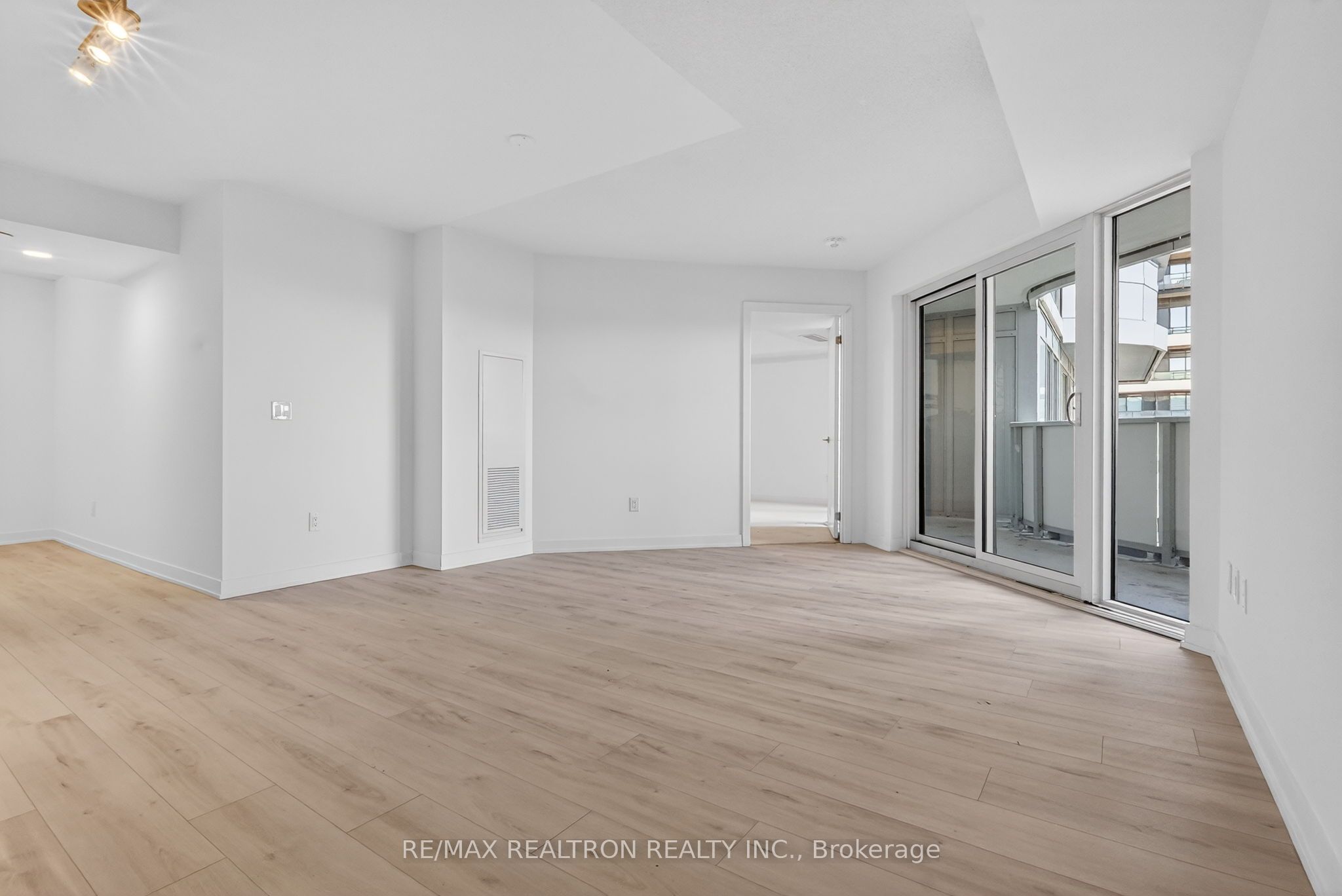 Additional image 6 of 301-1010 Sandy Beach Road, Pickering, ON, L1W 3V9