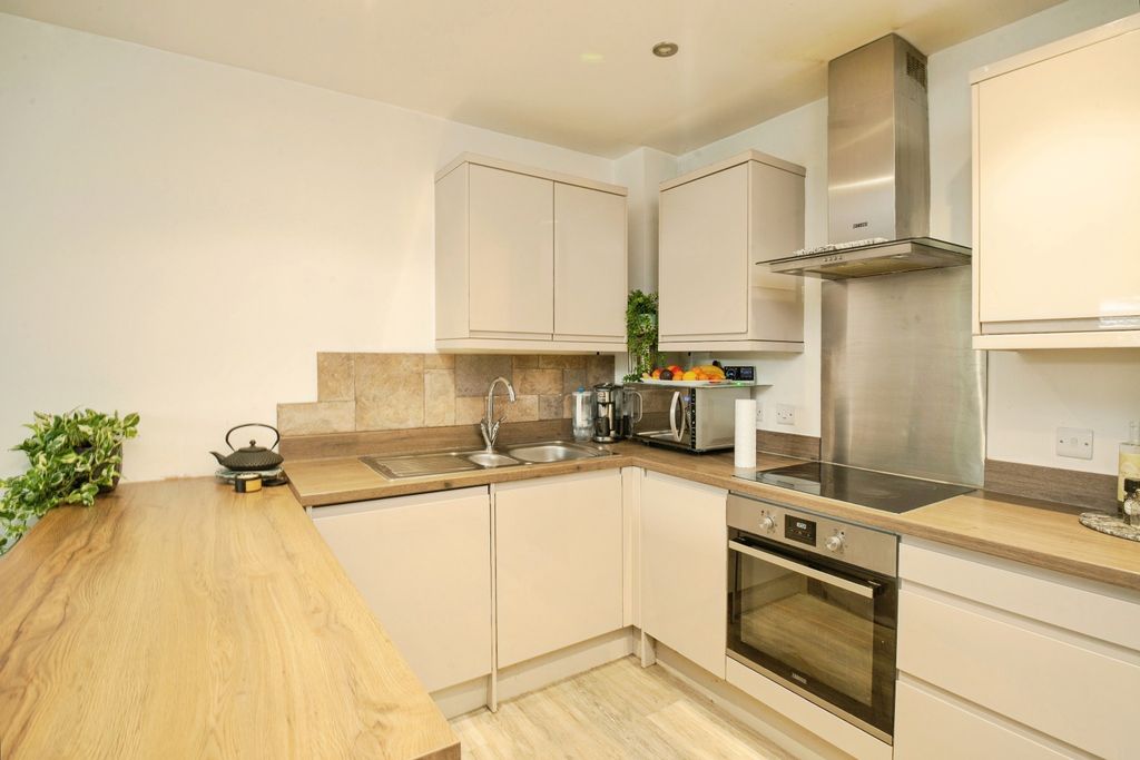 Additional image 6 of 2 bed flat for saleSchooner Drive, Cardiff CF10