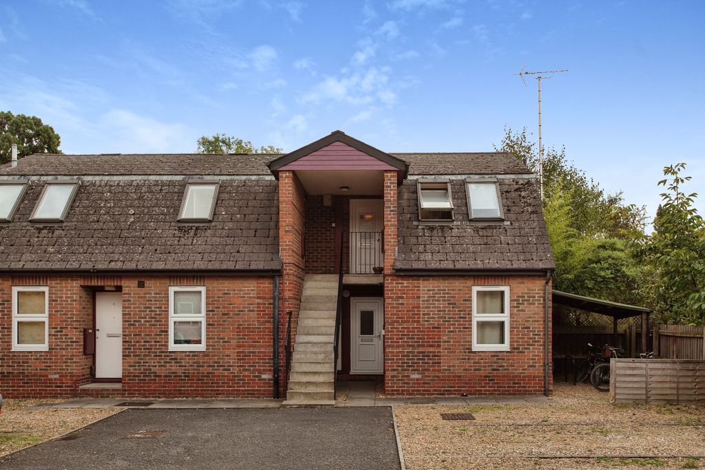 Additional image 8 of 2 bed flat for saleHigh Street, Chesterton, Cambridge, Cambridgeshire CB4