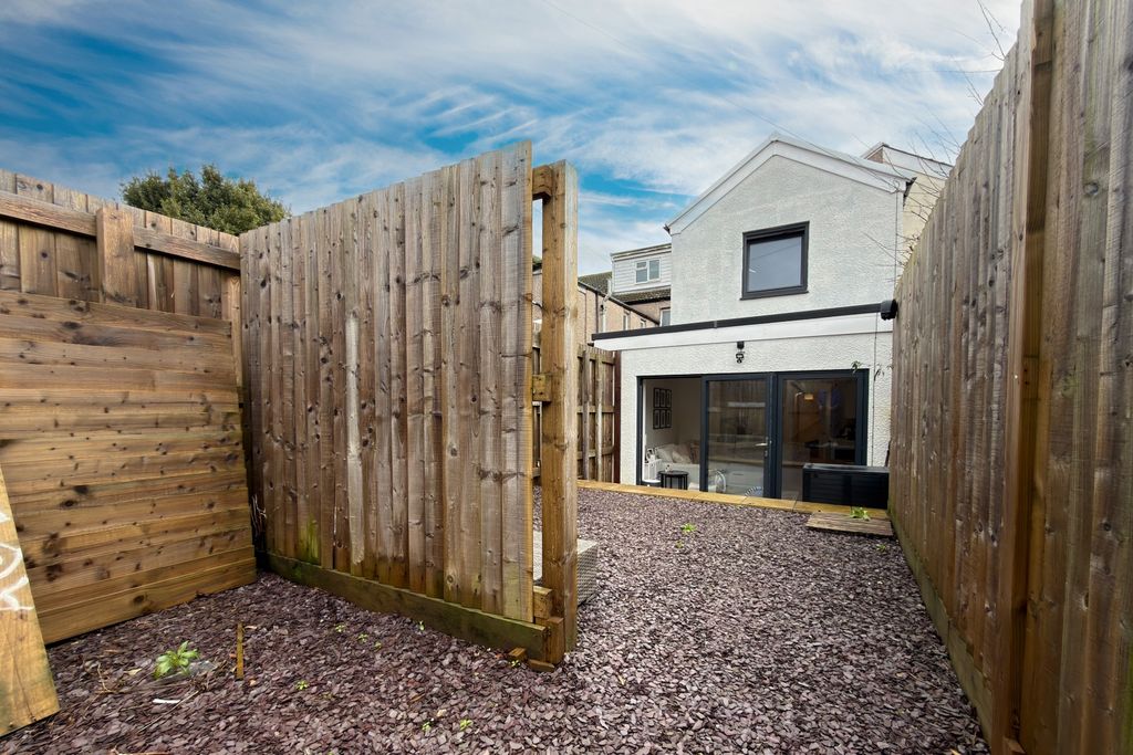 Additional image 8 of 2 bed flat for saleLlantrisant Street, Cathays CF24