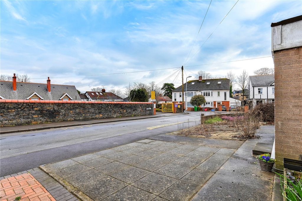 2 bed flat for saleHighfields, Llandaff, Cardiff CF5 photo 2