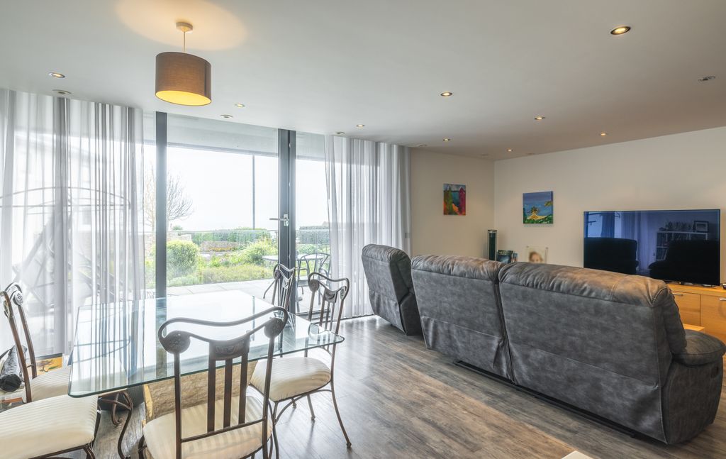 Additional image 8 of 2 bed flat for saleLa Rue Voisin, St. Brelade, Jersey JE3