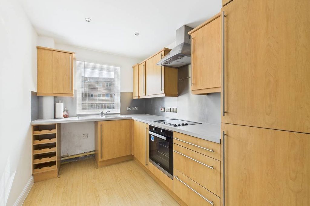 2 bed flat for saleWoodacre, Portishead, Bristol BS20 photo 2