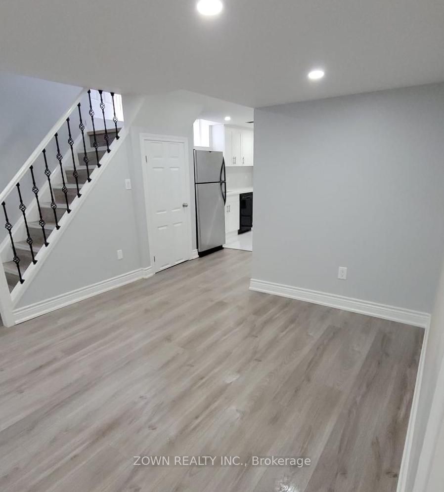 1668 Portland Court, Pickering, ON, L1V 5L4