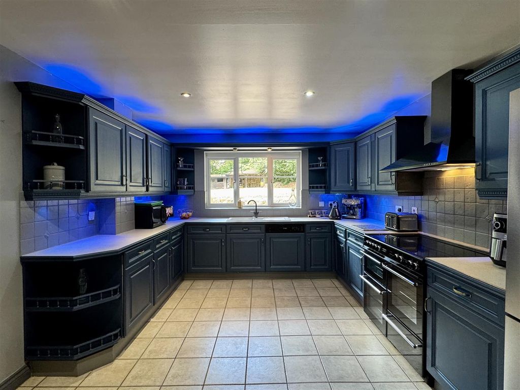 4 bed detached house for saleCoombe Lea, Catbrook, Chepstow NP16 photo 3