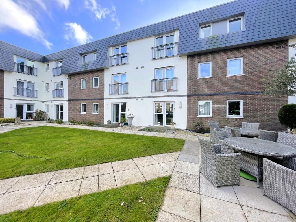 2 bed flat for saleWillow Court, Clyne Common, Swansea SA3